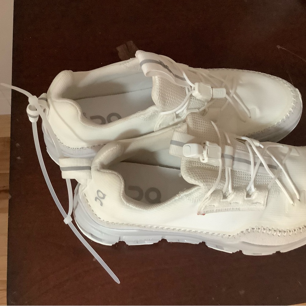 On cloud women runaway sneakers size 7